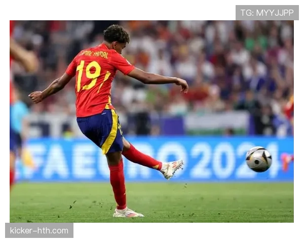 亚冠联赛精彩瞬间：世界波破门点燃赛场激情