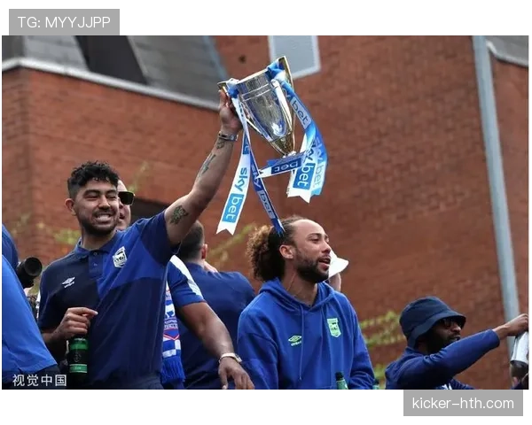 伊普斯维奇与莫西成功续约,剑指新赛季稳健表现与佳绩 伊普斯维奇与莫西成功续约,剑指新赛季稳健表现与佳绩