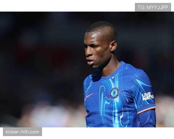 切尔西大规模引援效果出现争议,对球队当前表现与赛季走势产生影响 切尔西大规模引援效果出现争议,对球队当前表现与赛季走势产生影响