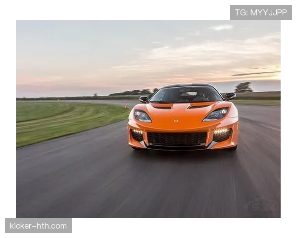 阿尔瓦雷斯训练完顺手买了辆超跑，说是为了省油